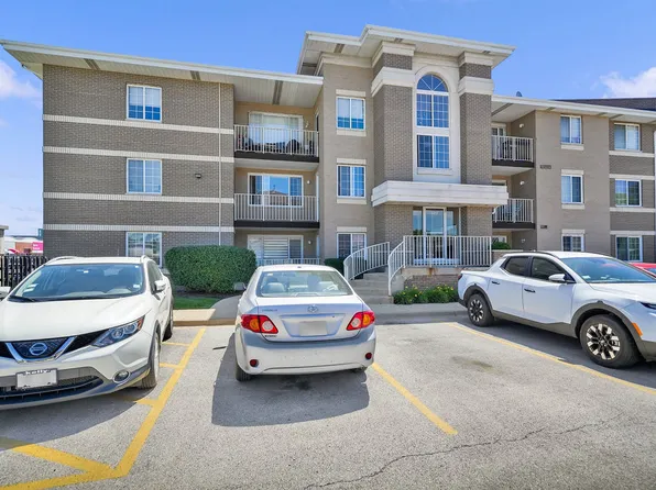 4217 W 76th St APT 303, Chicago, IL 60652