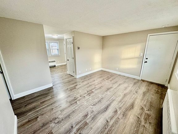 3rd image of 102 Shawomet Ave #1018-04