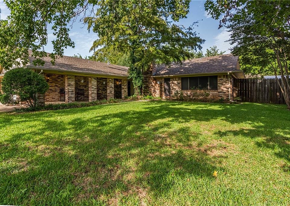 1st image of 2601 Sherwood Dr