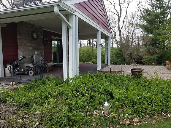 3rd image of 916 E Hillside Dr N