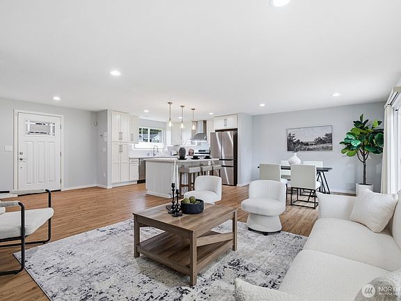 5th image of 2713 NE 23rd Place