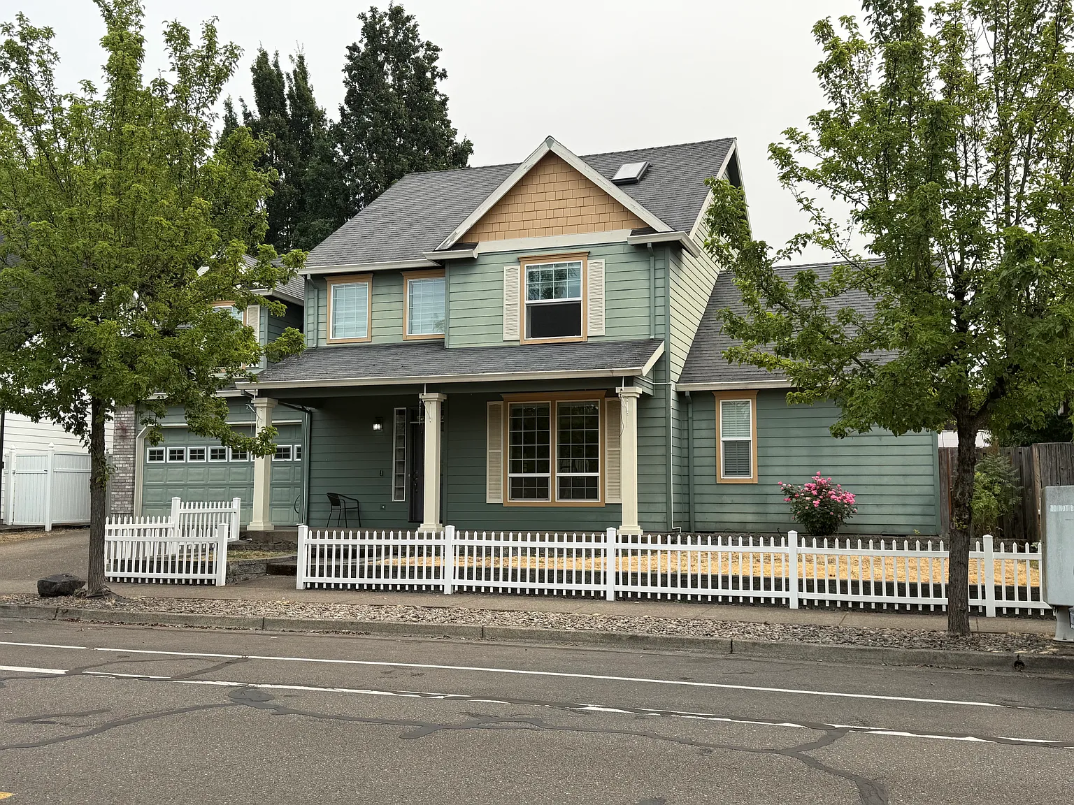 4 bed, 2.5 bath, 2750 sqft, $3,800 — Photo 1