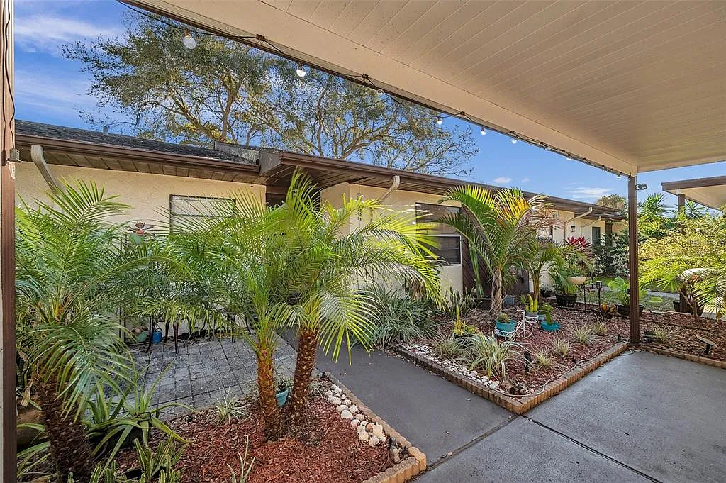 2 bed, 1.0 bath, 894 sqft, $1,395 — Photo 4