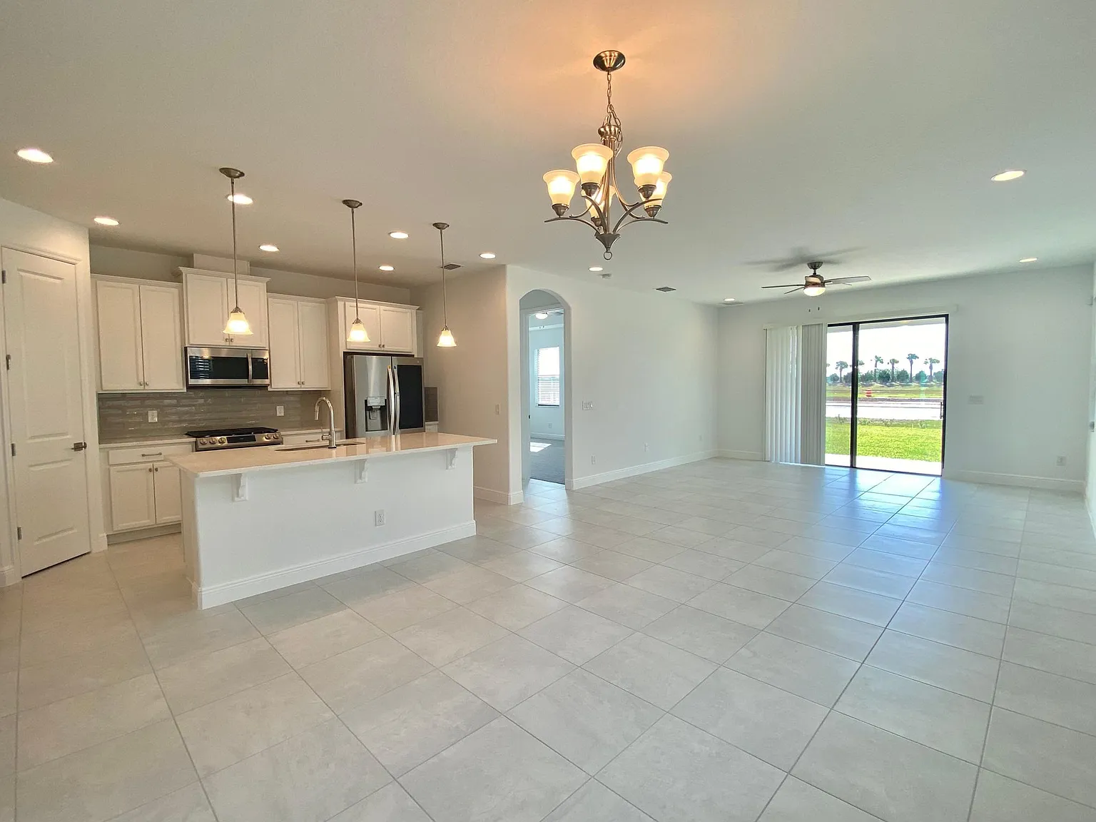 3 bed, 2.5 bath, 1933 sqft, $3,200 — Photo 4
