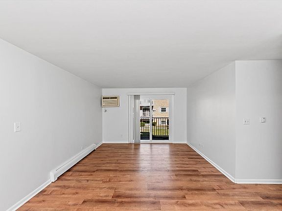 5th image of 122 W Washington St APT 203