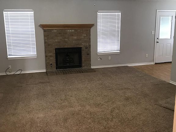 3rd image of 63 Green Oak Cir