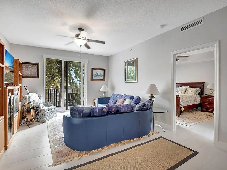 250 NE 3rd Ave #1408 — Photo 9