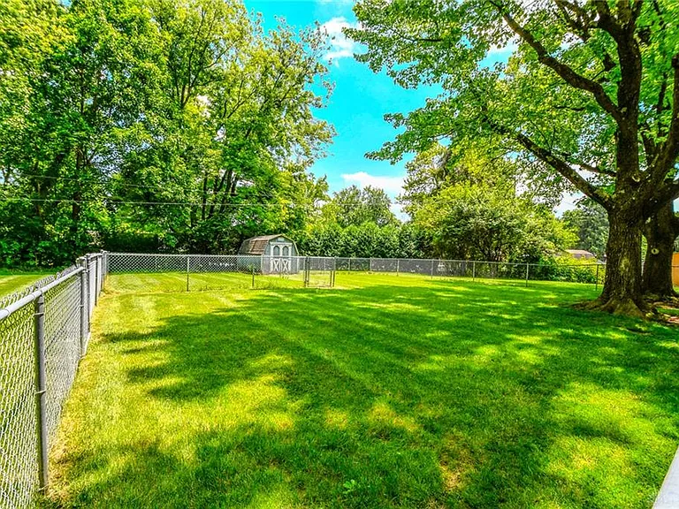 96 Pine Bluff Dr — Photo 33