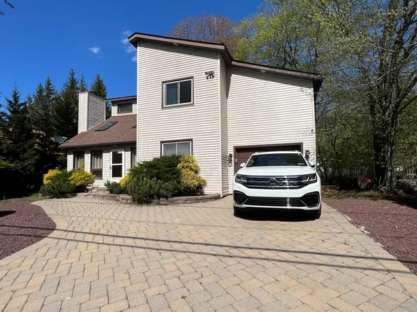 3093 Briarwood Dr, Tobyhanna, PA 18466