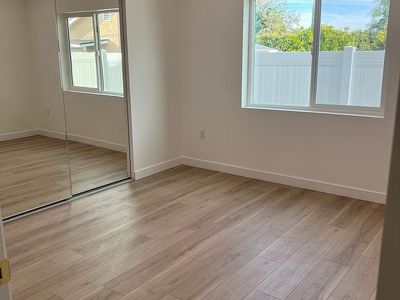 4th image of 10820 Louise Ave