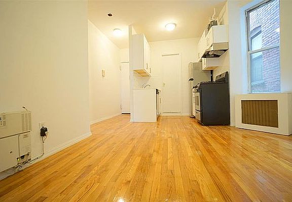 4th image of 167 E 99th St #3D