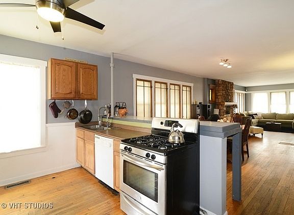 4th image of 3623 N St Louis Ave