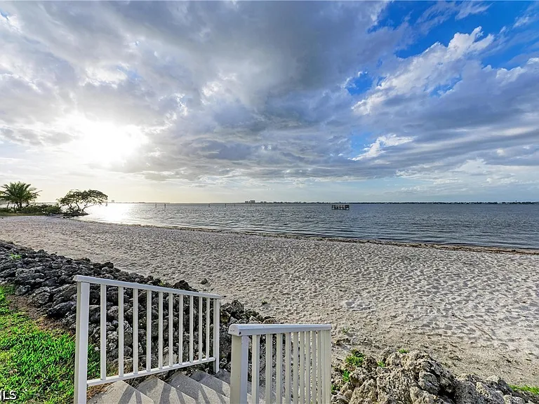 14813 Laguna Dr #401 — Photo 46