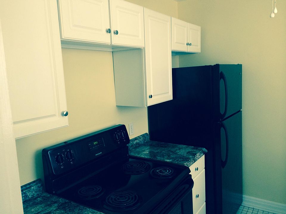 Left side of kitchen