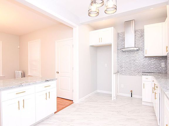 4th image of 141 Brookdale Ave