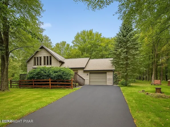 146 Arrowhead Cir, Newfoundland, PA 18445