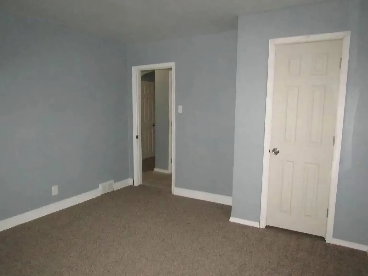 942 Pratt St — Photo 2