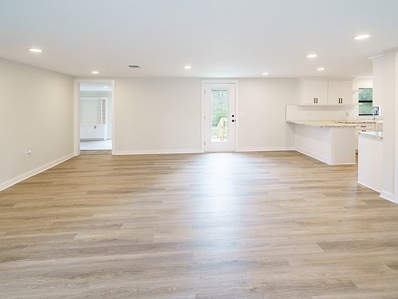 5th image of 135 Dudley Rd