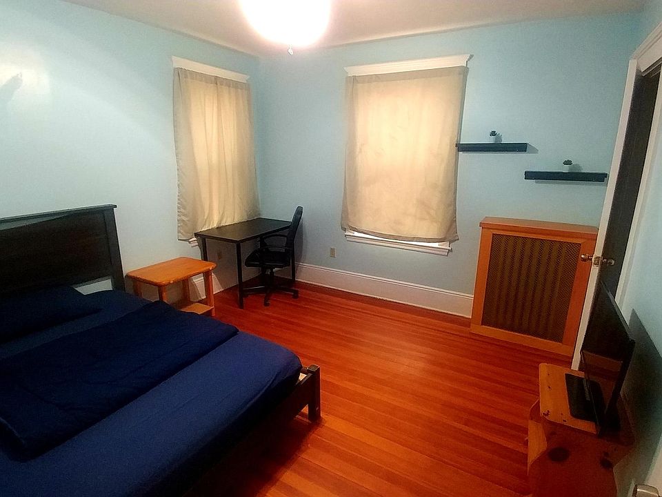 1st image of 44 Woodbine St Room 1B