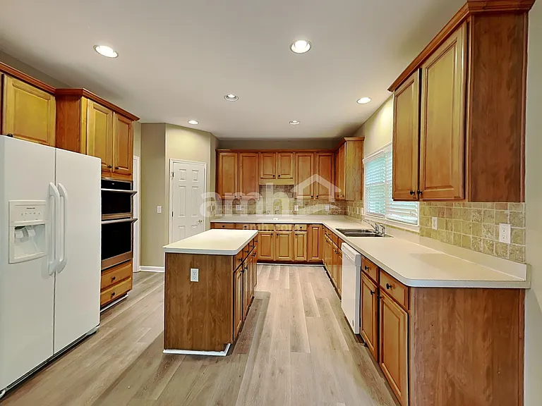 637 Rebecca Ives Dr NW — Photo 3