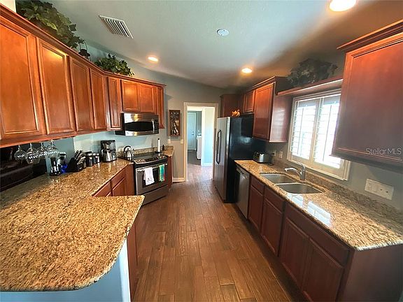 3rd image of 11916 Modena Ln