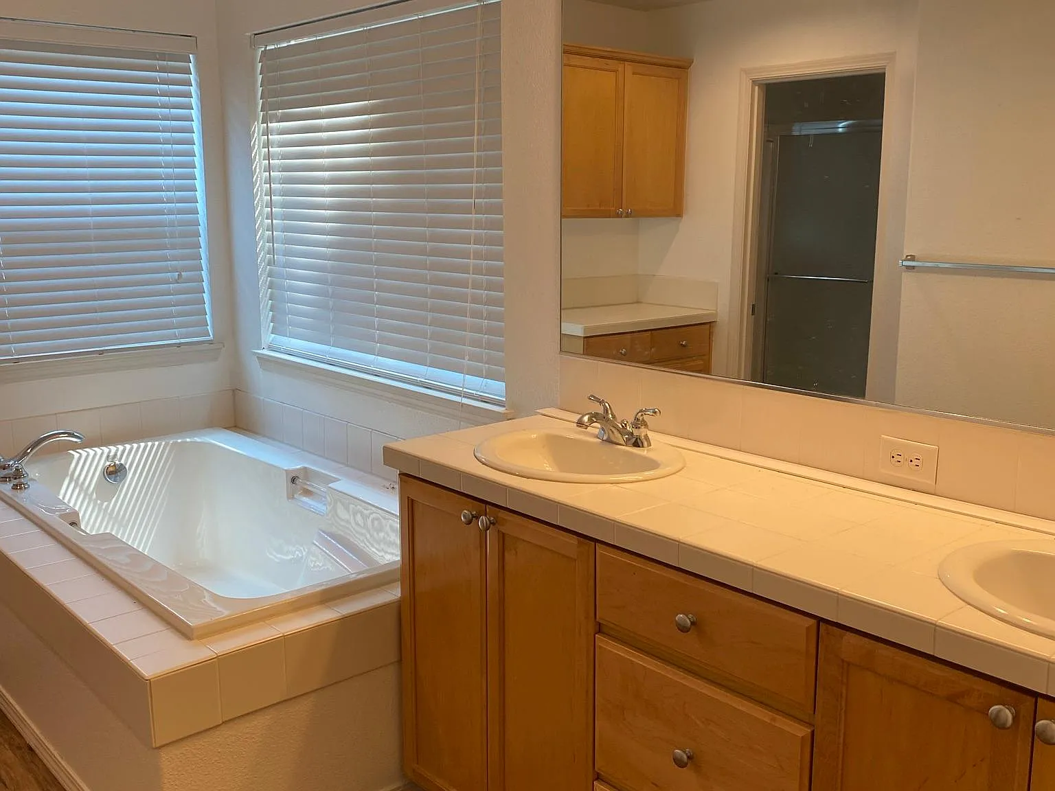 3 bed, 2.5 bath, 1780 sqft, $2,500 — Photo 3