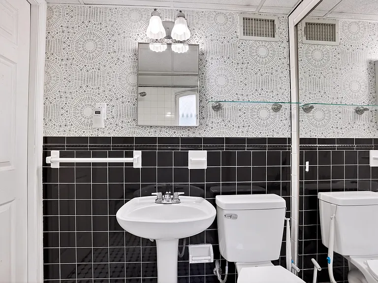 1806 Bolton St #1 — Photo 15