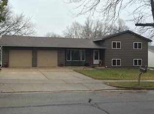 2200 S Valley View Rd, Sioux Falls, SD 57106