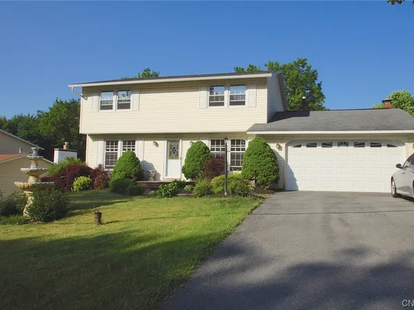 102 Pineledge Rd, Camillus, NY 13031