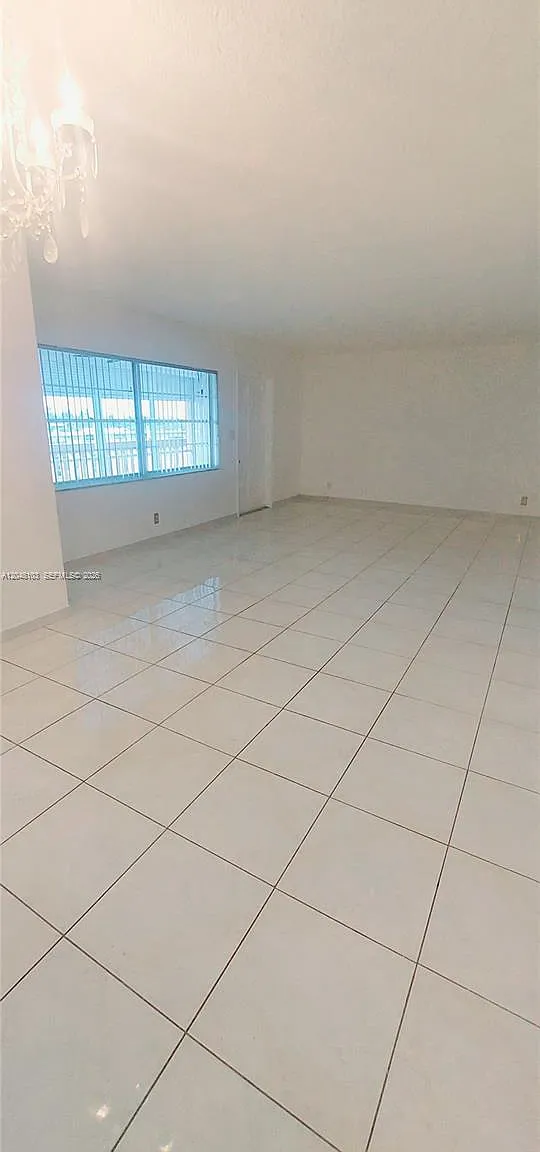 Eldorado Plaza West Condo — Photo 4