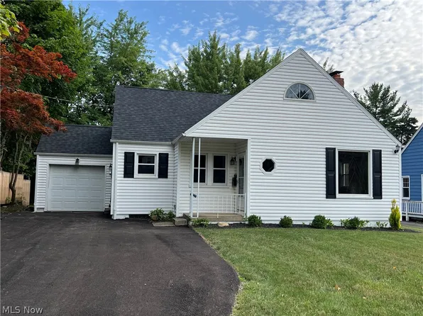 2148 Renwick Dr, Poland, OH 44514