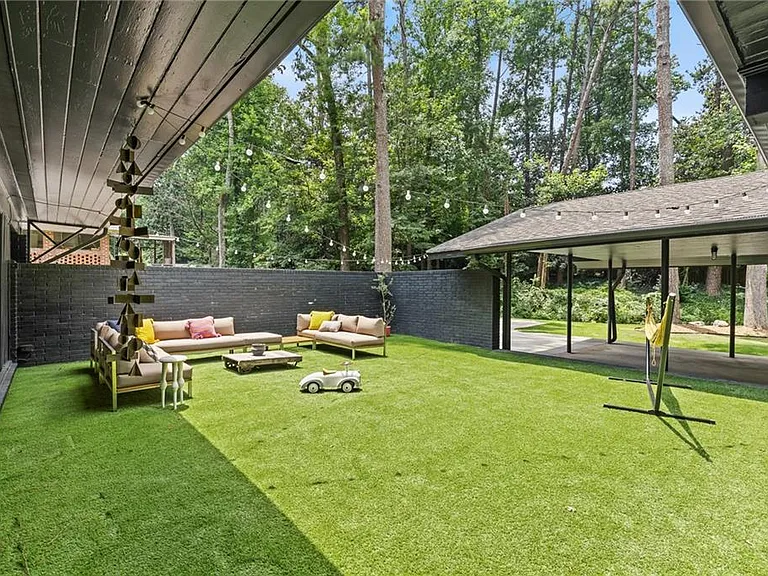 3252 W Roxboro Rd NE — Photo 45
