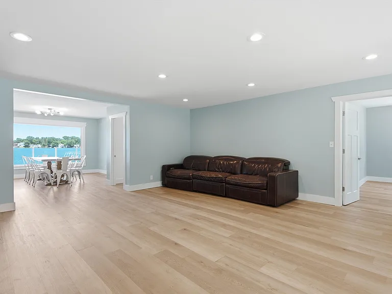 2200 S Long Lake Rd — Photo 49