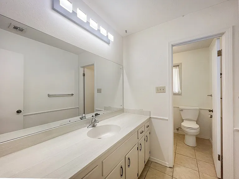 2604 NE Garden Ln — Photo 20