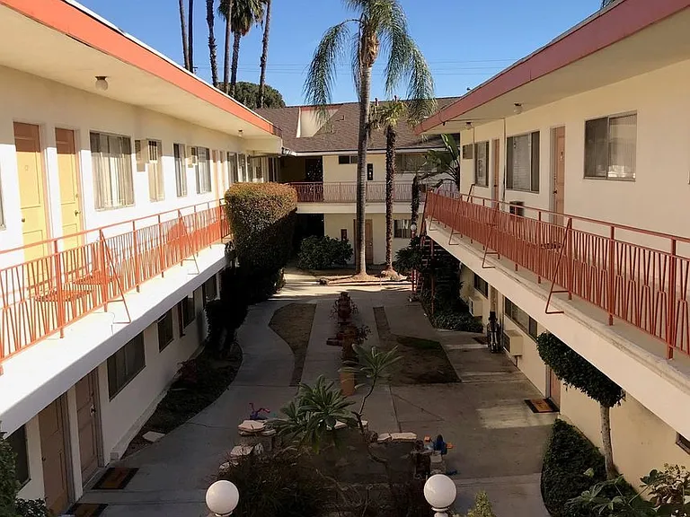 6415 Rosemead Blvd — Photo 25
