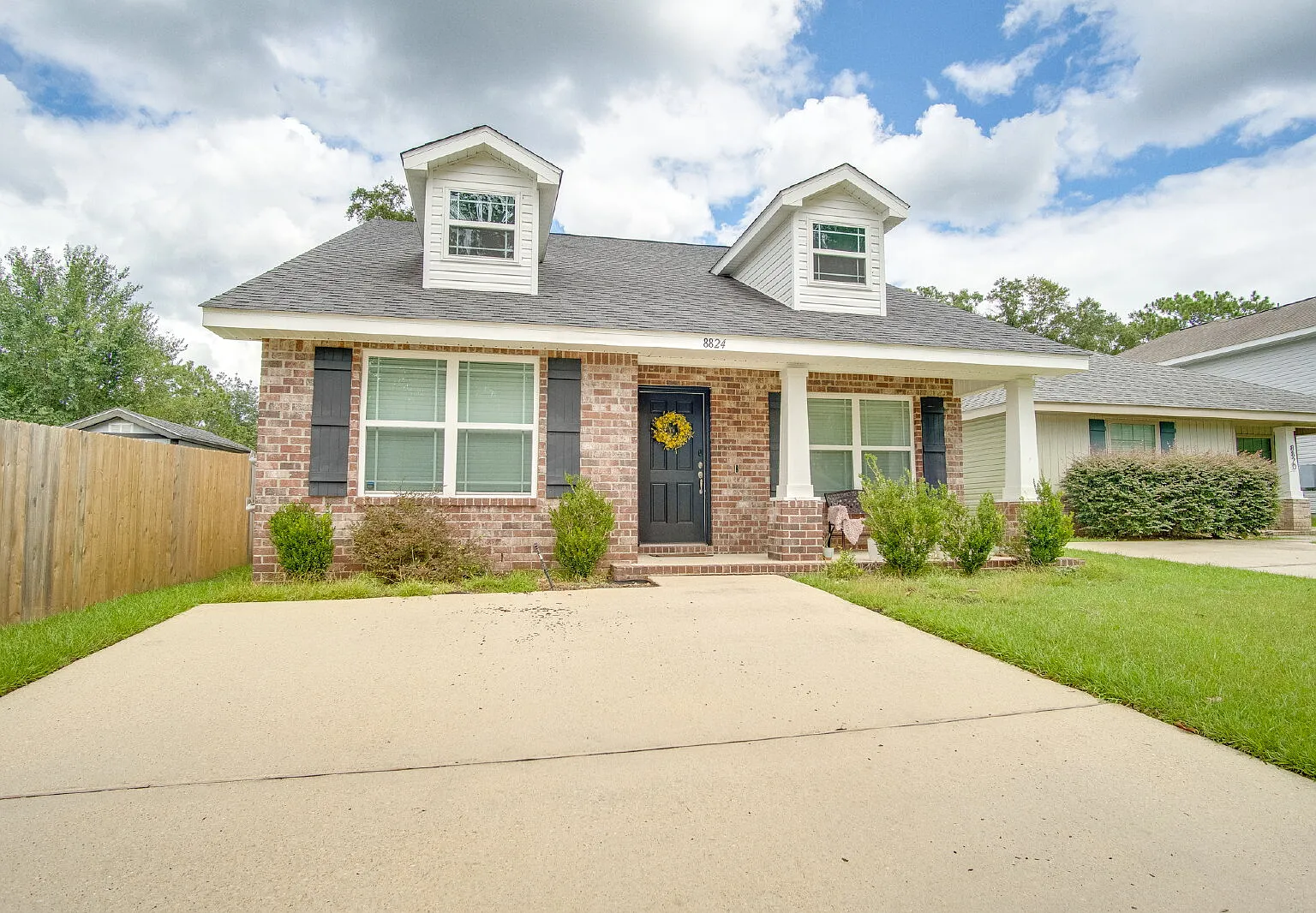 3 bed, 2.0 bath, 1645 sqft, $2,100 — Photo 2