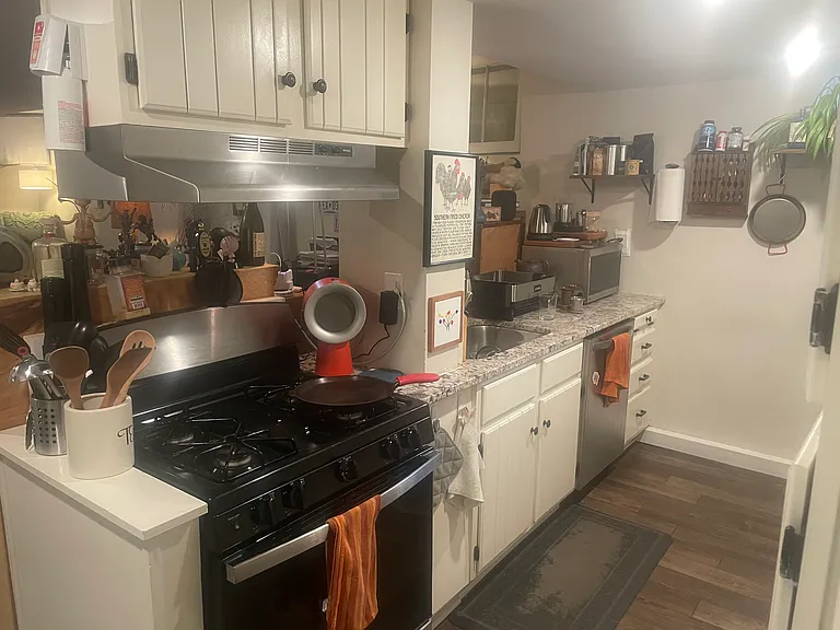 715 W 37th St #5 — Photo 5
