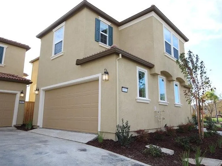 4800 Ocean Ln — Photo 2
