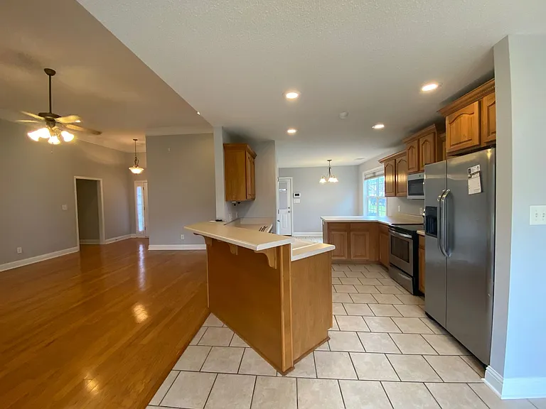 205 Drayton Ct — Photo 6