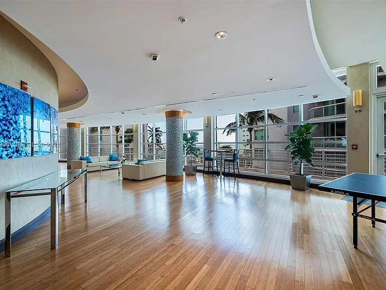 244 Biscayne Blvd #445 — Photo 34