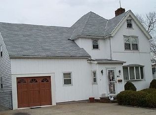 188 Cleveland Ave, Mineola, NY 11501