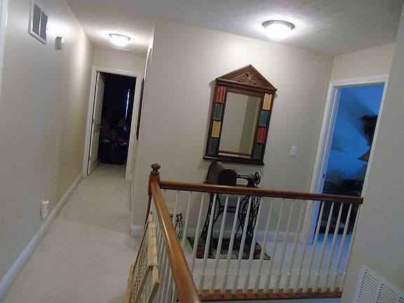 4th image of 301 Vineland Place Dr