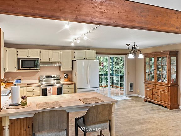 4th image of 8043 NE Bayberry Ln