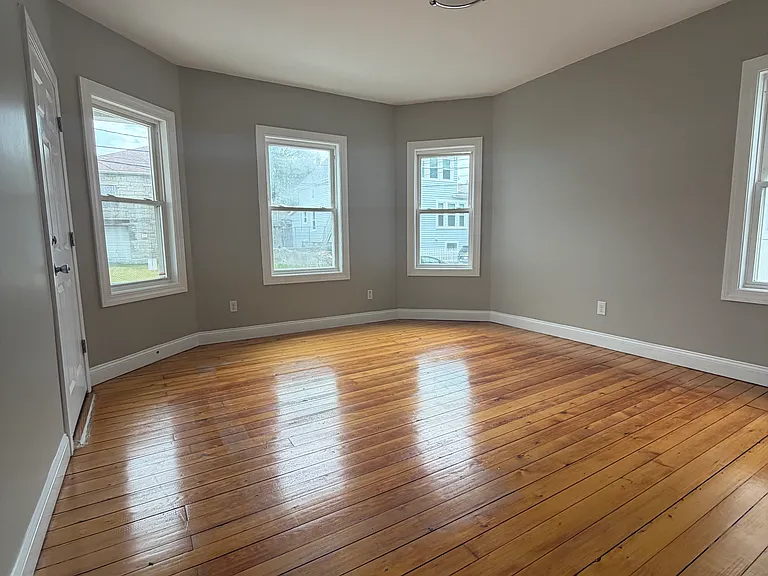112 Niagara St #1 — Photo 11