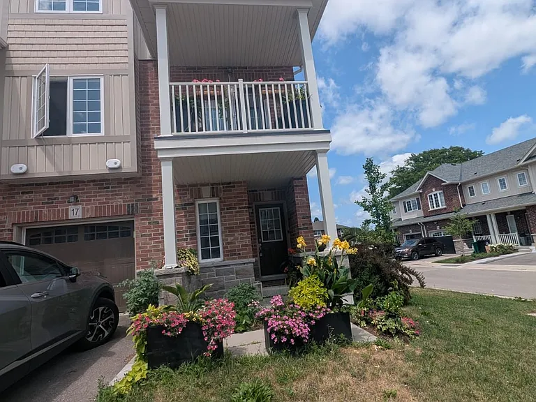 17 Roseberry Ln — Photo 1