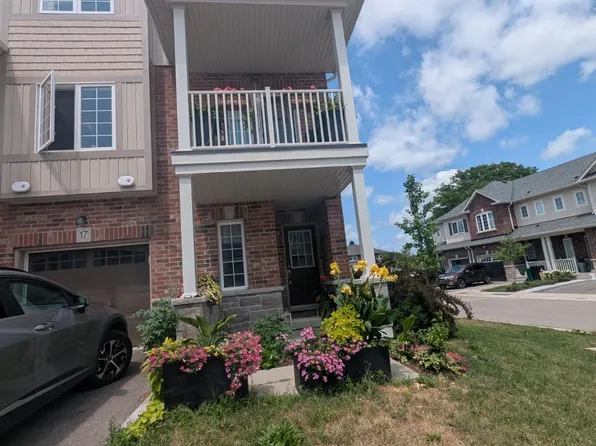 17 Roseberry Ln, Kitchener, ON N2B 0A9