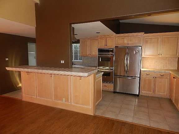4th image of 9743 Woodley Ave