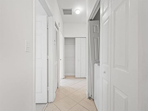 2nd image of 2552 NE 41st Ave