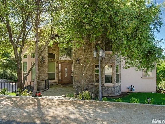 3rd image of 693 Encina Dr