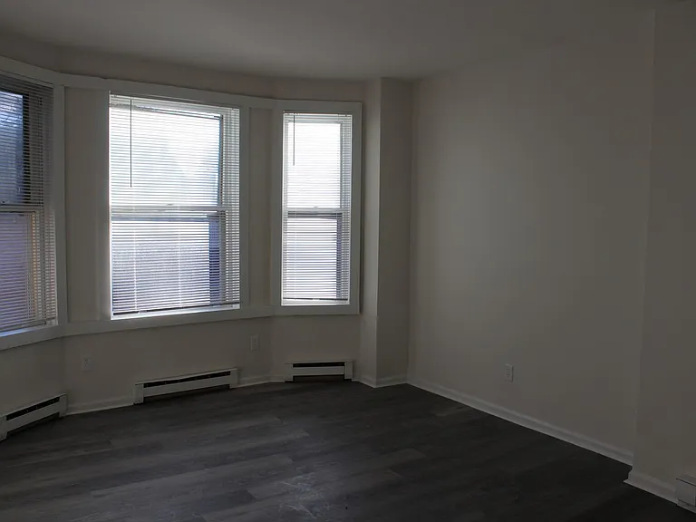 251 Green St — Photo 4